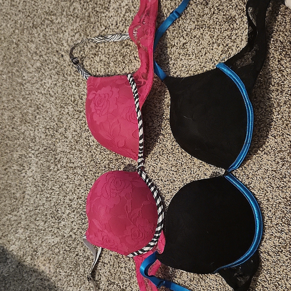 Brassier Bras lace pink or black pick one 15 each